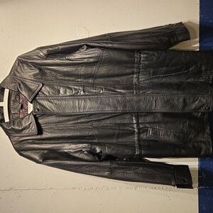 Men's Vintage 80's Canadian Made Black Leather Jacket (40)